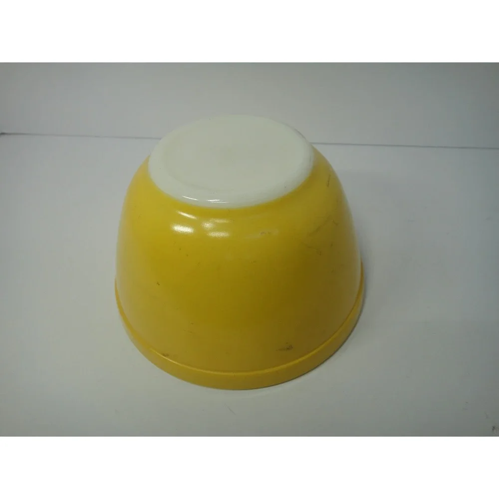 Vintage Pyrex #401 Yellow Primary Colors 1.5 Pt Milk Glass Mixing Bowl USA VTG